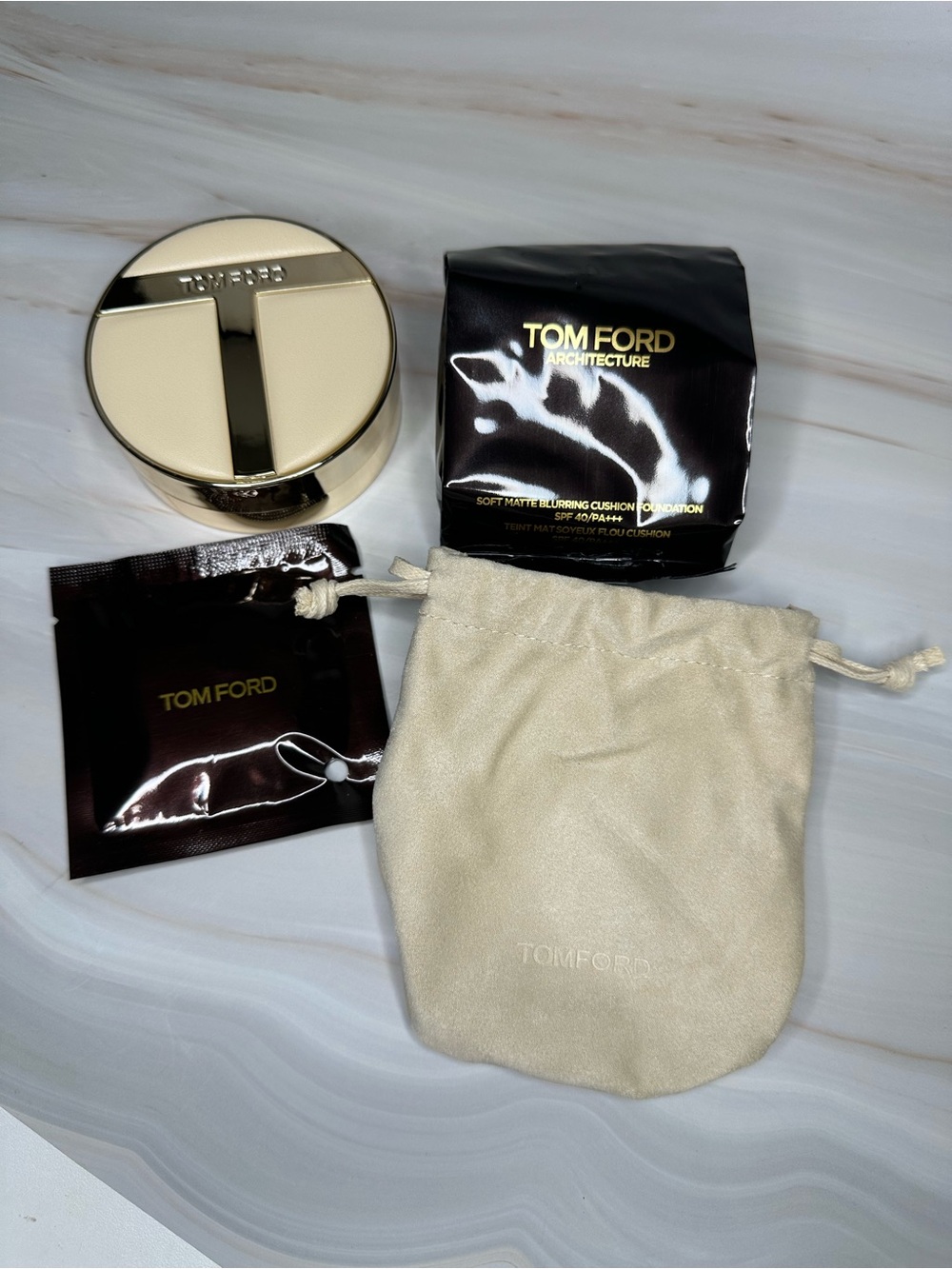 Tom Ford Architecture Soft Matte Blurring Cushion 0.6 Sand Case + Refill - Picture 3 of 4